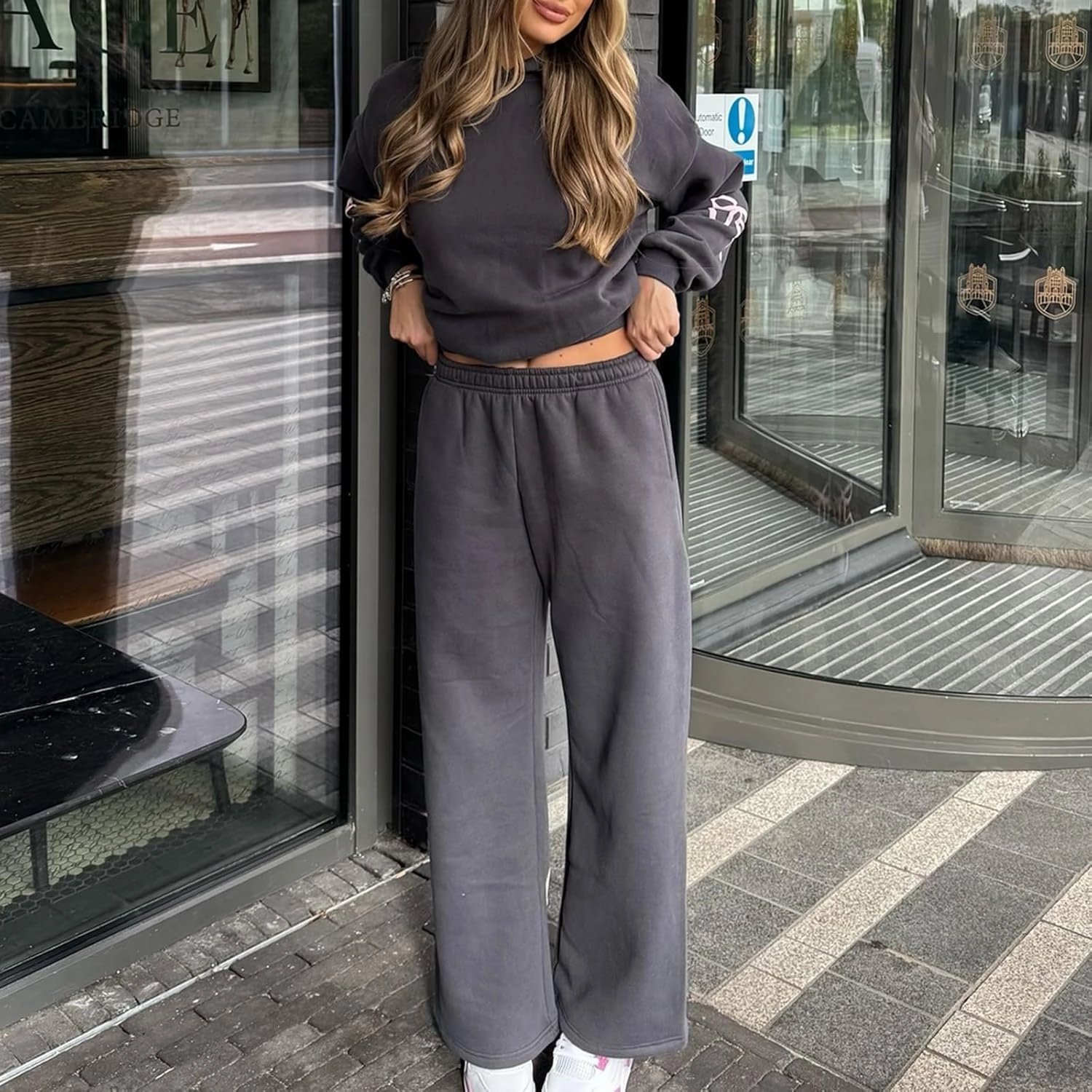 Karwuiio Women Bow Print 2 Piece Outfits Long Sleeve Oversized Sweatshirt Hoodie Wide Leg Sweatpants Set Sweatsuits