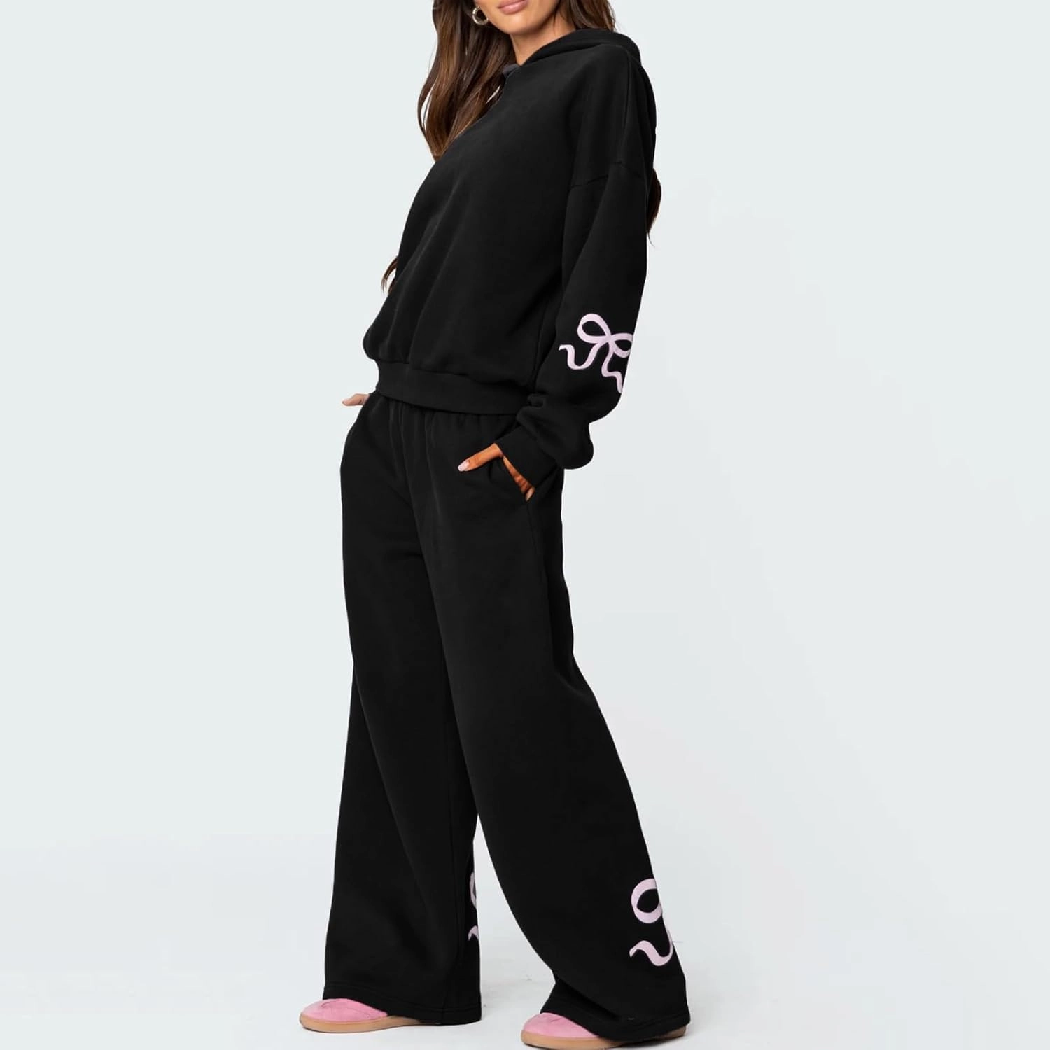 Karwuiio Women Bow Print 2 Piece Outfits Long Sleeve Oversized Sweatshirt Hoodie Wide Leg Sweatpants Set Sweatsuits