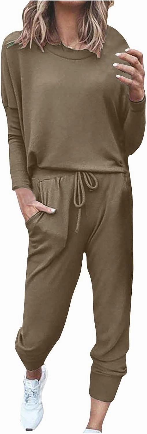 Womens Sweatsuits 2 Piece Set Casual Matching 2024 Travel Trendy Outfits Crewneck Sweatshirts Tracksuit Lounge Sets