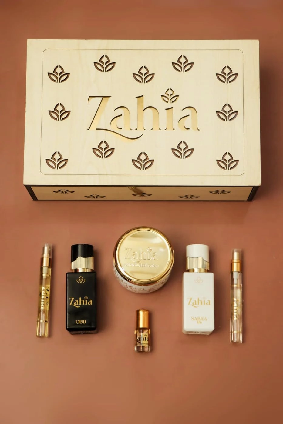ZAHIA Drawer Gift Box – Premium Wooden Box with Saba’a Eau de Parfum for Women (50ml & 10ml), Oud Eau de Parfum for Unisex (50ml & 10ml), 3ml Oud Oil, and 100g Bakhoor Al-Uns – 6-Piece Beige Box